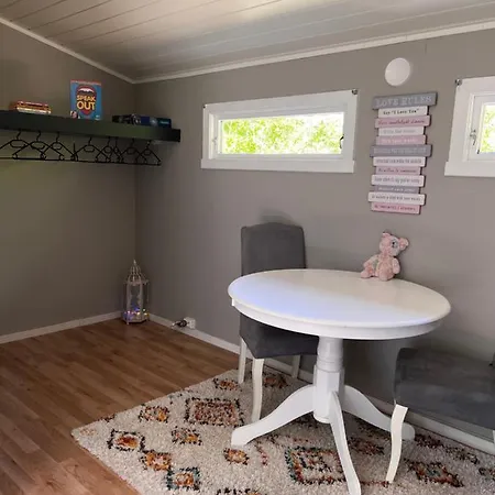 Holiday home Naturskjonn I Naerheten Av Dyreparken *